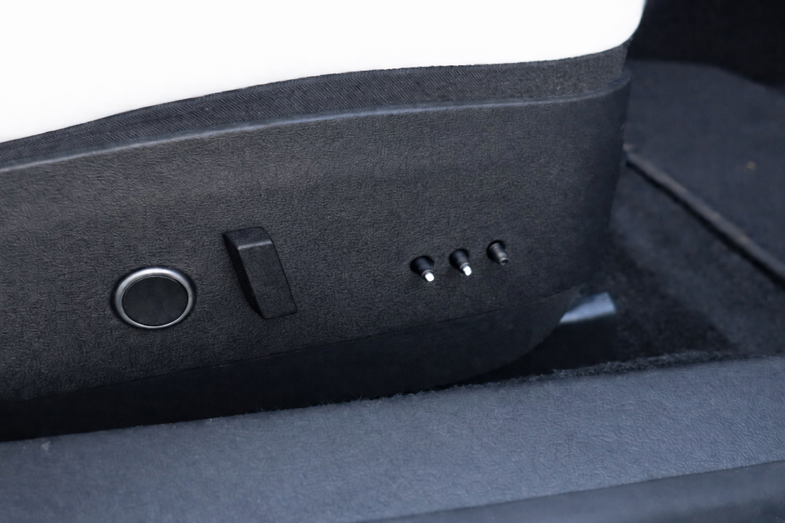Tesla model 3 seat adjustment button Part no: 1094947-00-E - 45 x 30 x 15mm