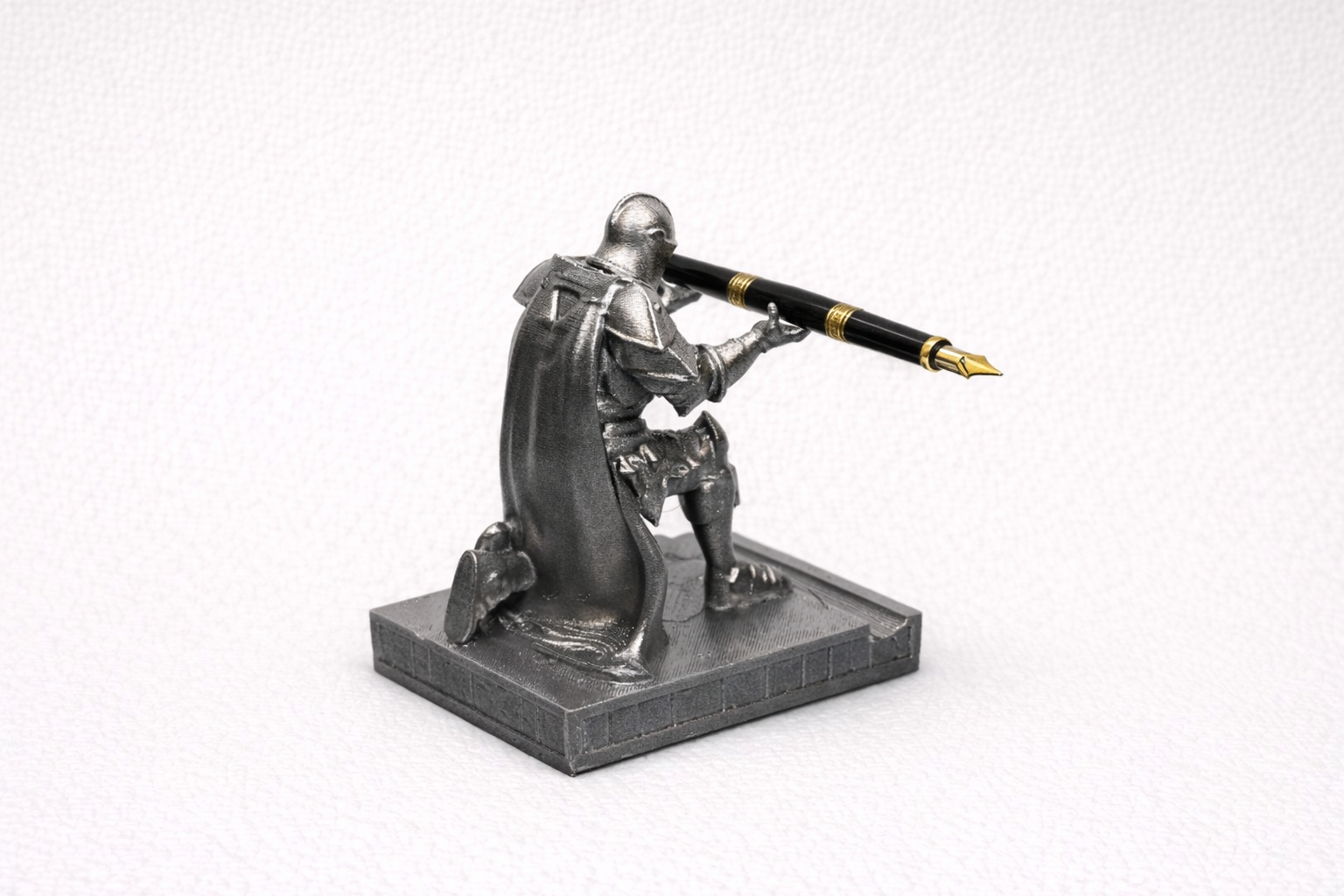 Knight Pen Holder Desk Organiser