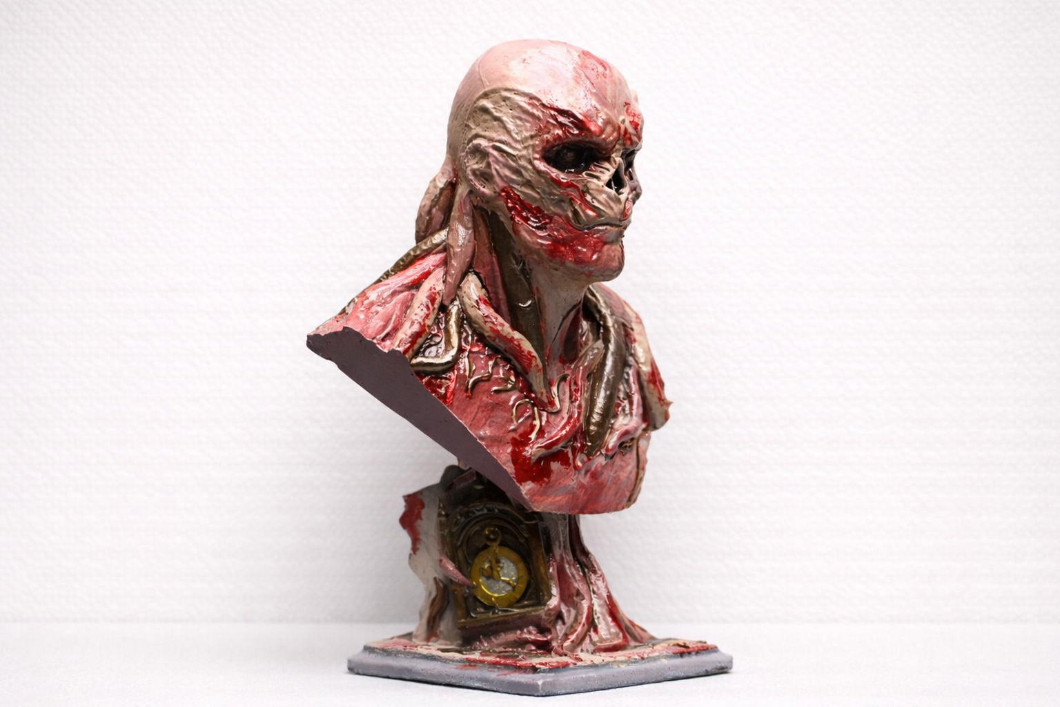Handmade Horror Villain Bust Sculpture – Dark Fantasy Monster Display Ornament